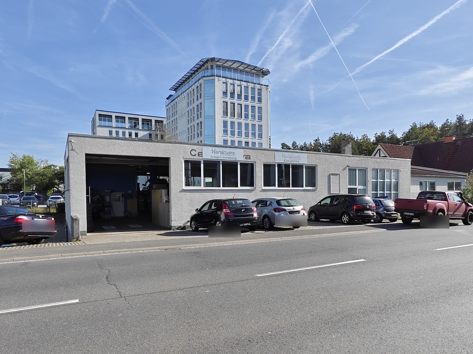 Werkstatt von Yenicar KFZ Meisterwerkstatt in Alzenau mit Achsvermessung und Klimaservice